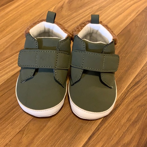 Carter’s soft sole shoes - Picture 1 of 6